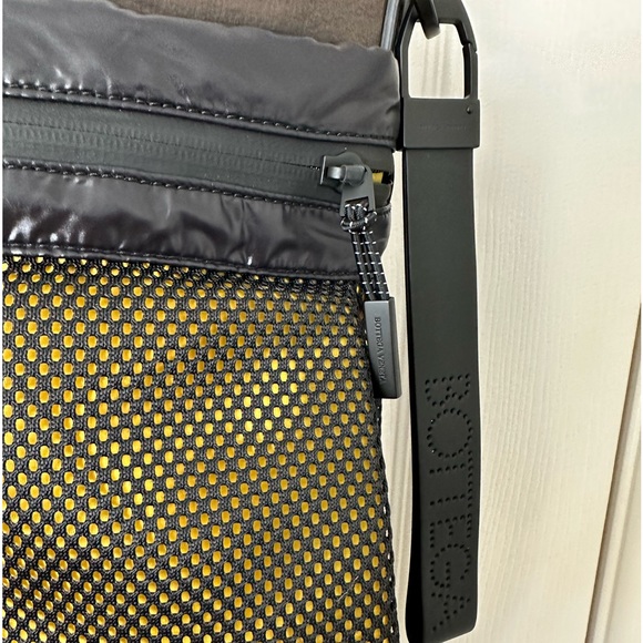 NWT ❤️ Bottega Veneta Borsa Shoulder Bag. MSRP $1,890 - Picture 4 of 9